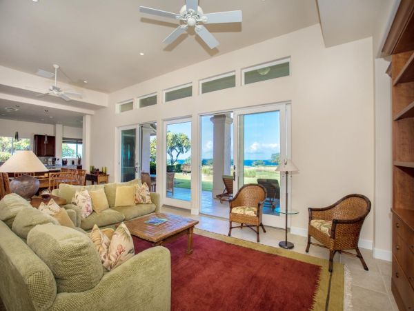 Luxury Three Bedroom Vacation Home Short Walk to Beach