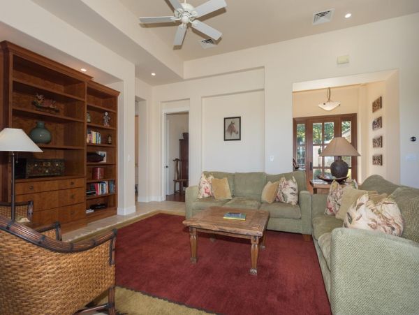 Luxury Three Bedroom Vacation Home Short Walk to Beach