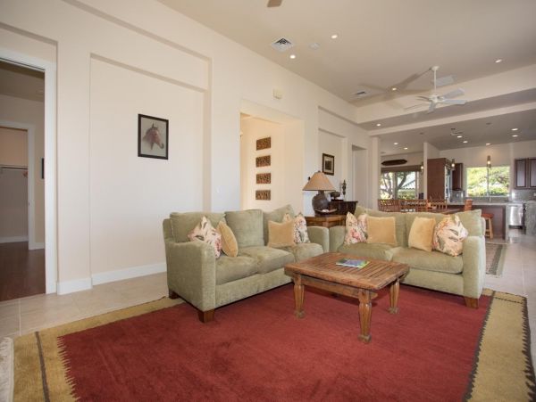 Luxury Three Bedroom Vacation Home Short Walk to Beach