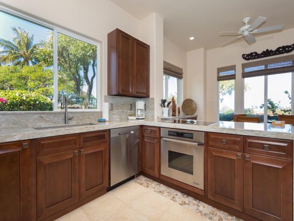 Luxury Three Bedroom Vacation Home Short Walk to Beach