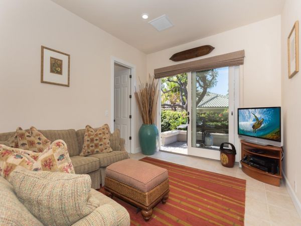 Luxury Three Bedroom Vacation Home Short Walk to Beach