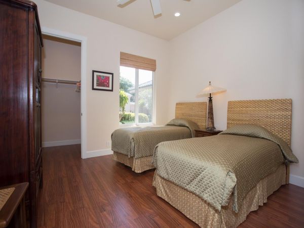Luxury Three Bedroom Vacation Home Short Walk to Beach