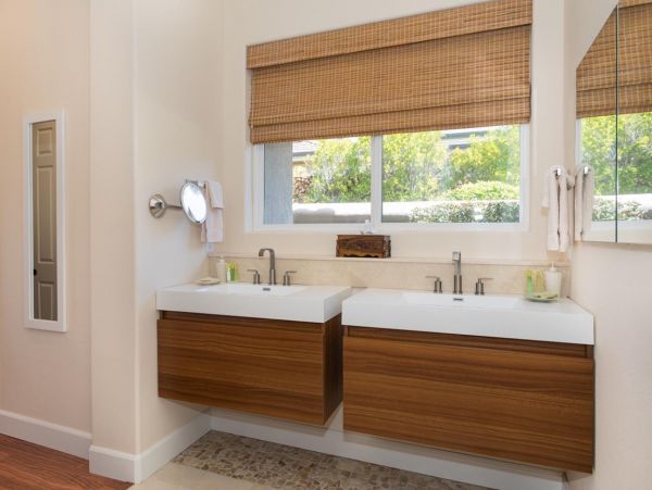 Luxury Three Bedroom Vacation Home Short Walk to Beach