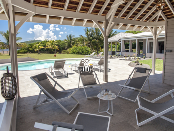 Short Walk to Beach from this Five Bedroom Villa Sleeps 10