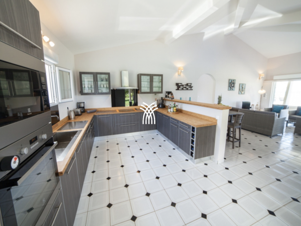 Short Walk to Beach from this Five Bedroom Villa Sleeps 10