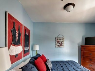 Guest Bedroom - Queen Bed