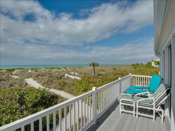 Three Bedroom Vacation Rental Sleeps 6 Short Walk to Beach