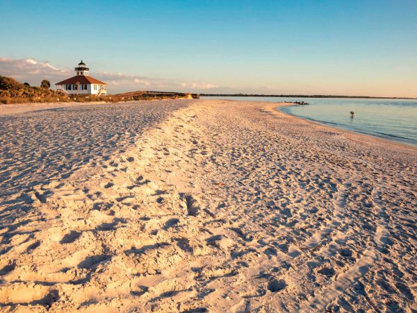 Three Bedroom Vacation Rental Sleeps 6 Short Walk to Beach