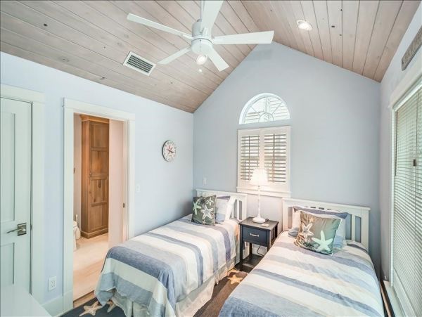 Three Bedroom Vacation Rental Sleeps 6 Short Walk to Beach