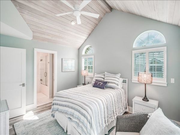 Three Bedroom Vacation Rental Sleeps 6 Short Walk to Beach