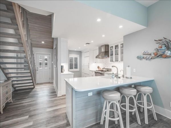 Three Bedroom Vacation Rental Sleeps 6 Short Walk to Beach