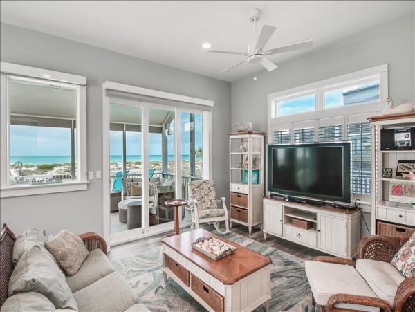 Three Bedroom Vacation Rental Sleeps 6 Short Walk to Beach