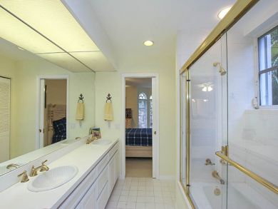 Bathroom with Shower in Tub