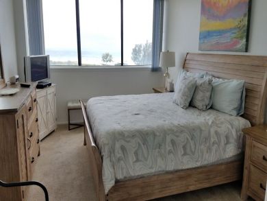 Two Bedroom Beach Condo Sleeps 6 Short Walk to Beach Two Bedroom Beach Condo Sleeps 6 Short Walk to Beach