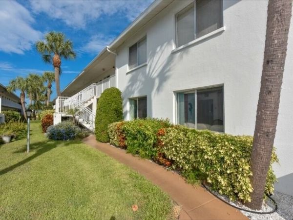 Two Bedroom Vacation Rental Sleeps 4 Short Walk to Beach