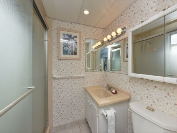 Two Bedroom Vacation Rental Sleeps 4 Short Walk to Beach