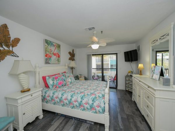 Bradenton Beach Two Bedroom Condo Sleeps 6 Communal Pool