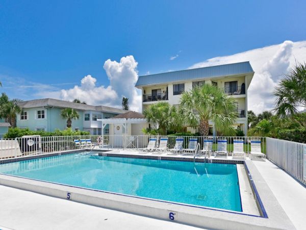 Bradenton Beach Two Bedroom Condo Sleeps 6 Communal Pool