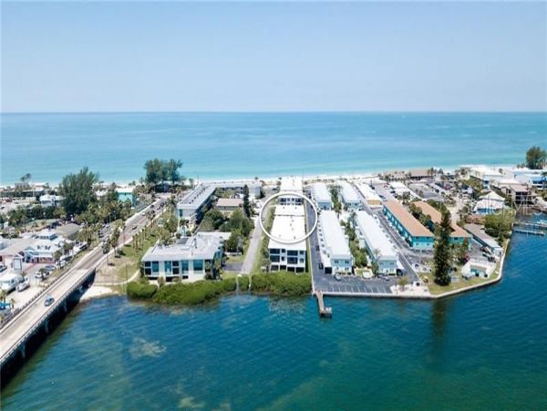 Bradenton Beach Two Bedroom Condo Sleeps 6 Communal Pool