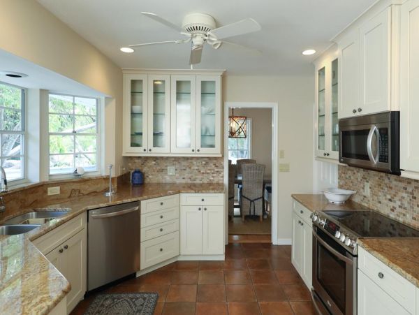 Two Bedroom Two Bathroom Vacation Rental Short Walk to Beach
