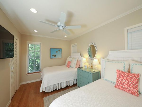 Two Bedroom Two Bathroom Vacation Rental Short Walk to Beach