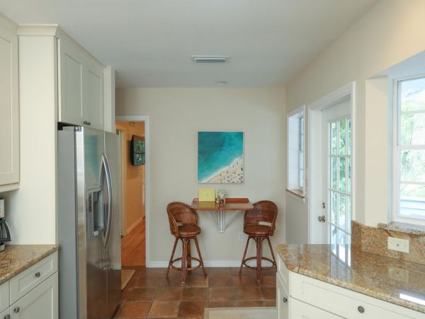 Two Bedroom Two Bathroom Vacation Rental Short Walk to Beach