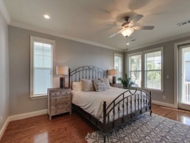 Master bedroom Master bedroom