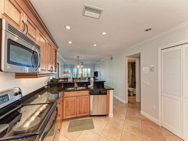 Anna Maria Beach Condo Two Bedrooms Sleeps 4 With Pool
