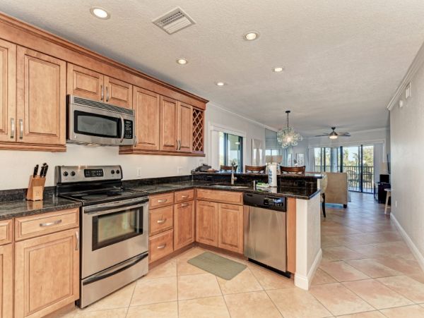 Anna Maria Beach Condo Two Bedrooms Sleeps 4 With Pool