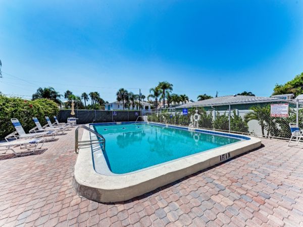 Anna Maria Beach Condo Two Bedrooms Sleeps 4 With Pool