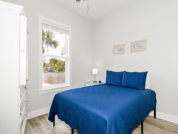 Short Walk to Beach Six Bedroom Vacation Rental in Miramar Beach