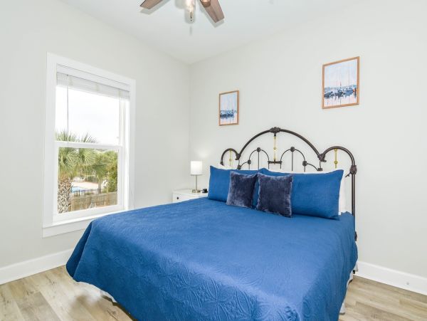 Short Walk to Beach Six Bedroom Vacation Rental in Miramar Beach