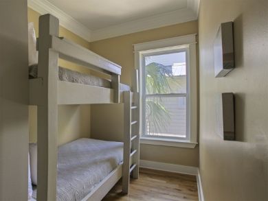 Three Bedrooms Plus Den Vacation Rental Sleeps 10 Guests