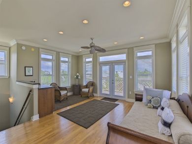 Three Bedrooms Plus Den Vacation Rental Sleeps 10 Guests