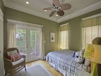 Three Bedrooms Plus Den Vacation Rental Sleeps 10 Guests