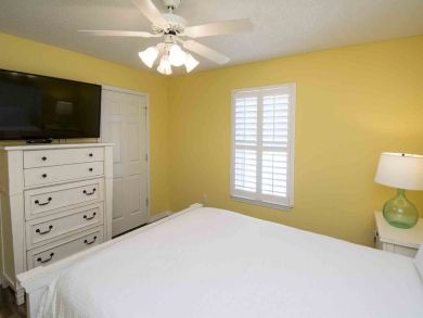 Guest bedroom - Queen bed