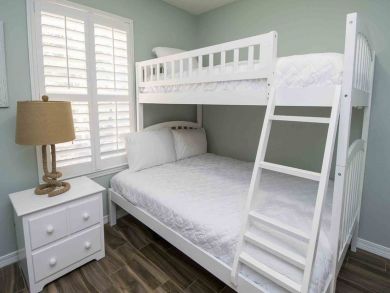 Guest bedroom - Bunk room