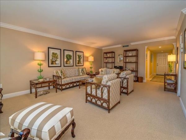 Two Bedroom Beach Condo Sleeps Six with Communal Pool