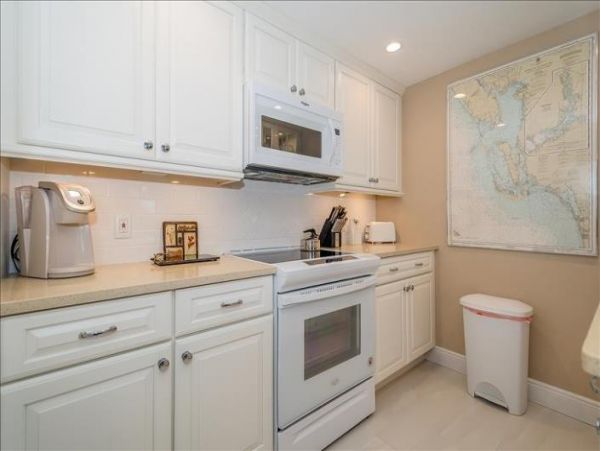 Two Bedroom Beach Condo Sleeps Six with Communal Pool