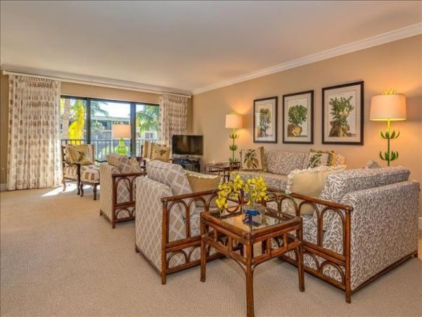 Two Bedroom Beach Condo Sleeps Six with Communal Pool