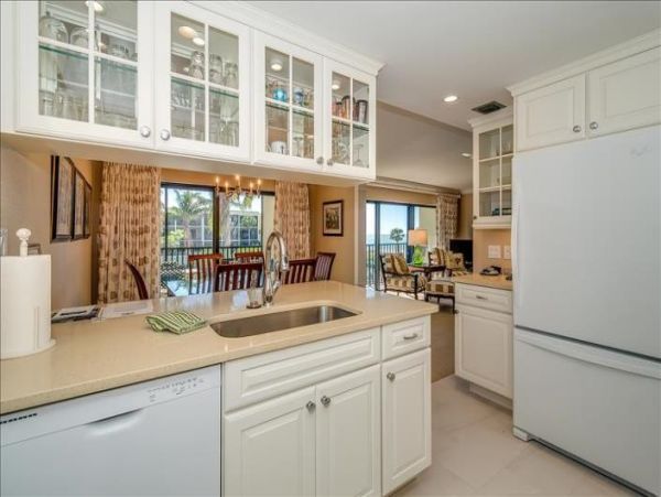 Two Bedroom Beach Condo Sleeps Six with Communal Pool