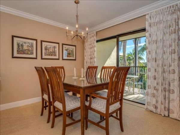 Two Bedroom Beach Condo Sleeps Six with Communal Pool