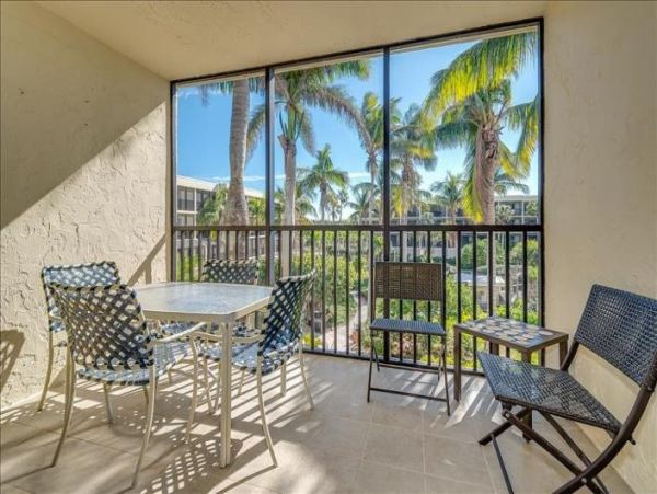 Two Bedroom Beach Condo Sleeps Six with Communal Pool