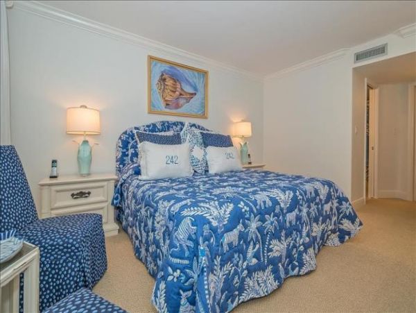 Two Bedroom Beach Condo Sleeps Six with Communal Pool