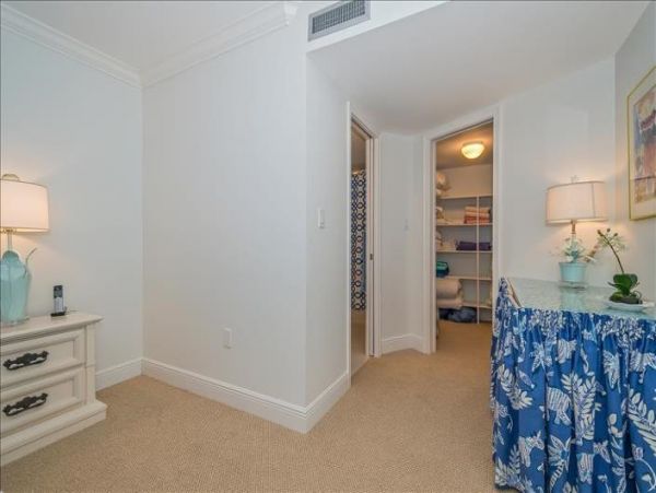 Two Bedroom Beach Condo Sleeps Six with Communal Pool