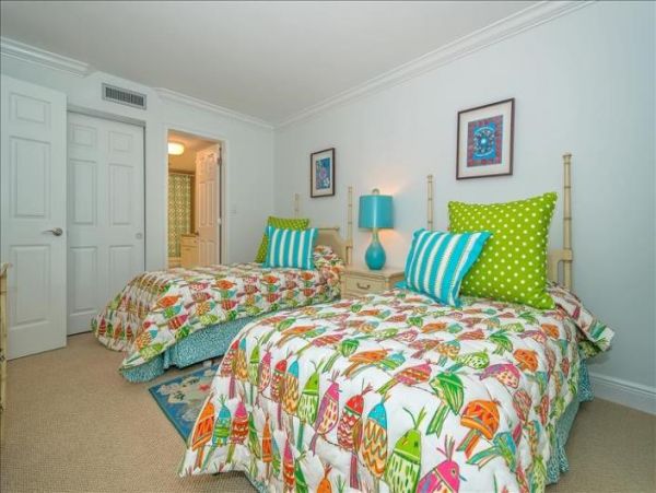 Two Bedroom Beach Condo Sleeps Six with Communal Pool
