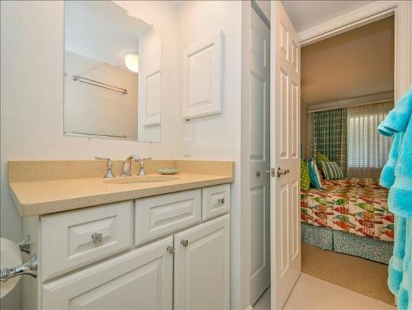 Two Bedroom Beach Condo Sleeps Six with Communal Pool