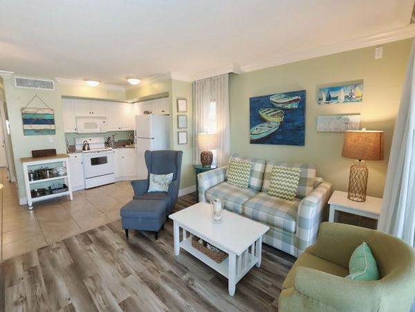 This One Bedroom Condo Sleeps Four Short Walk to Beach