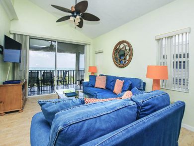 Living Area Open to Lanai