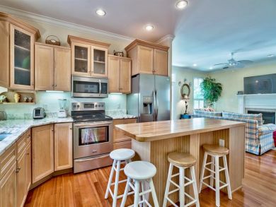 Destin Five Bedroom Vacation Rental Shared Pool Sleeps 12
